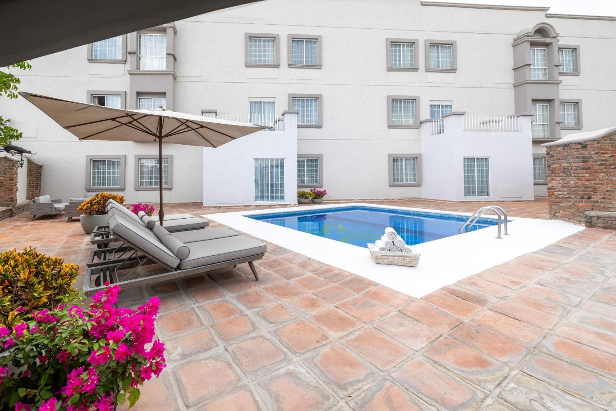 Hotel Suites Mexico Plaza Leon Campestre Exterior foto